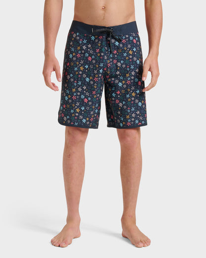Surfsilk-Scallop-Ditsy-19"-Boardshorts-Black-1